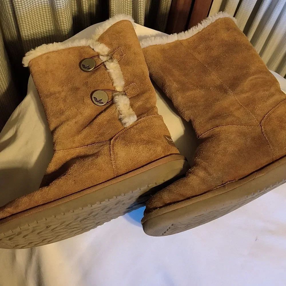 Kookaburra by Ugg boots